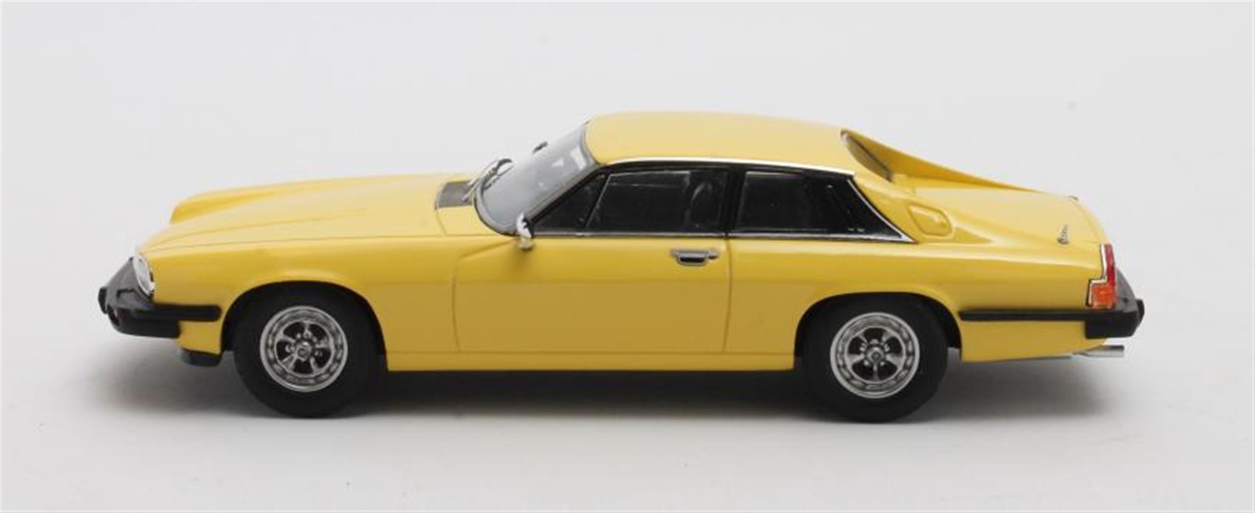 Miniature Matrix 1/43 Ford Zodiac 206E Berline 1962 - Marron Et Gris, édition Limitée (MX40603-152)